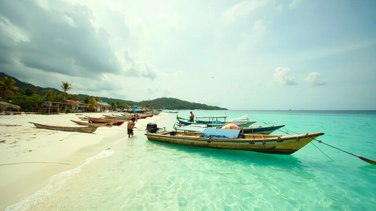 Boracay Day Trips: Island Hopping Itinerary (2026)