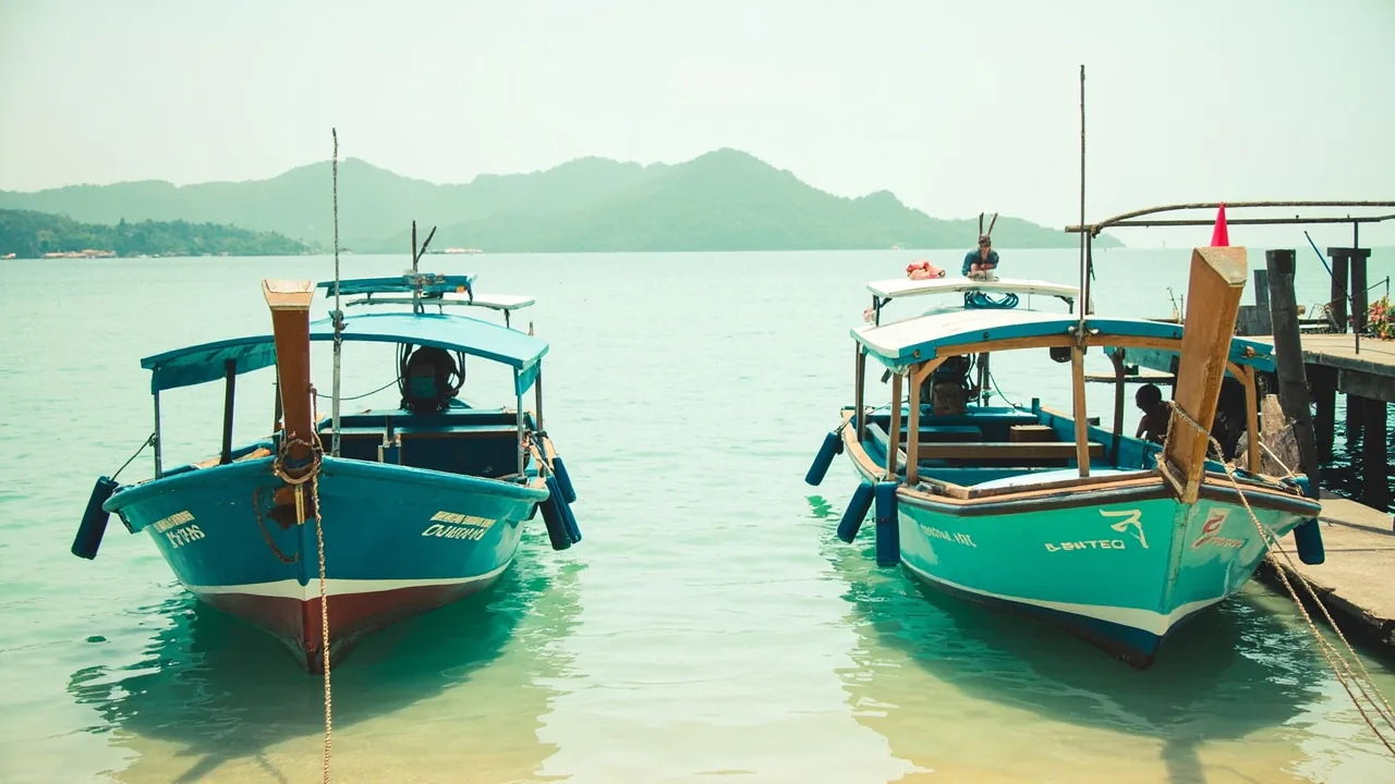 Philippines vs Indonesia for Island Hopping (2026 Honest