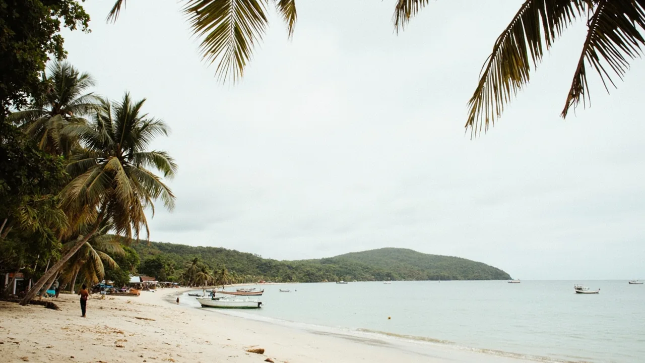 Visiting Indonesia in May: Weather, Crowds, Prices & Events
